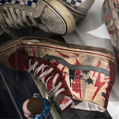 Đôi giày bạc màu